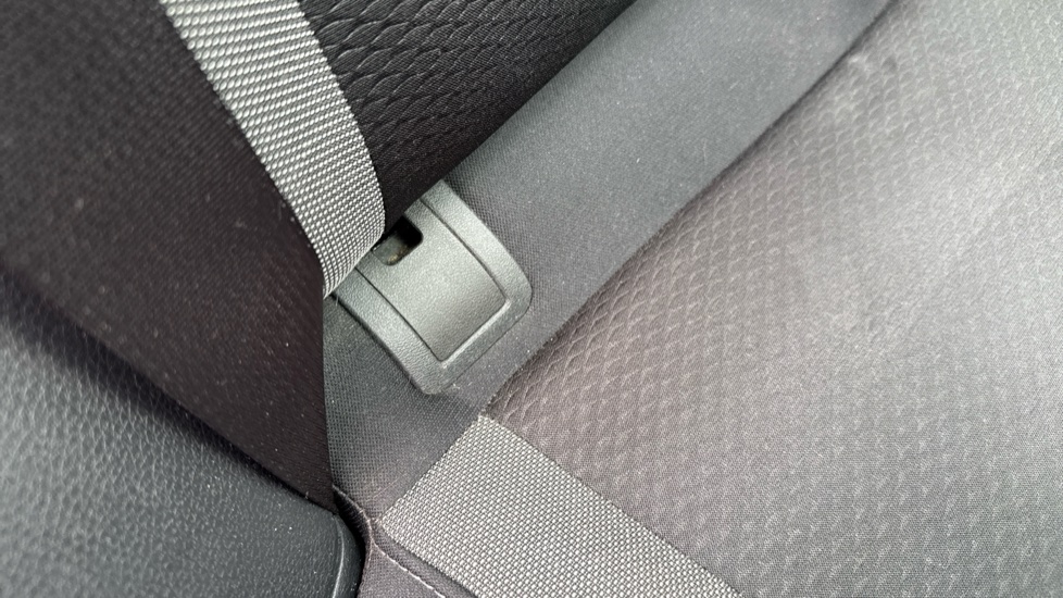 Nissan Qashqai 1.3 DiG-T N-Connecta 5dr [Glass Roof Pack] Petrol Hatchback - Image 39