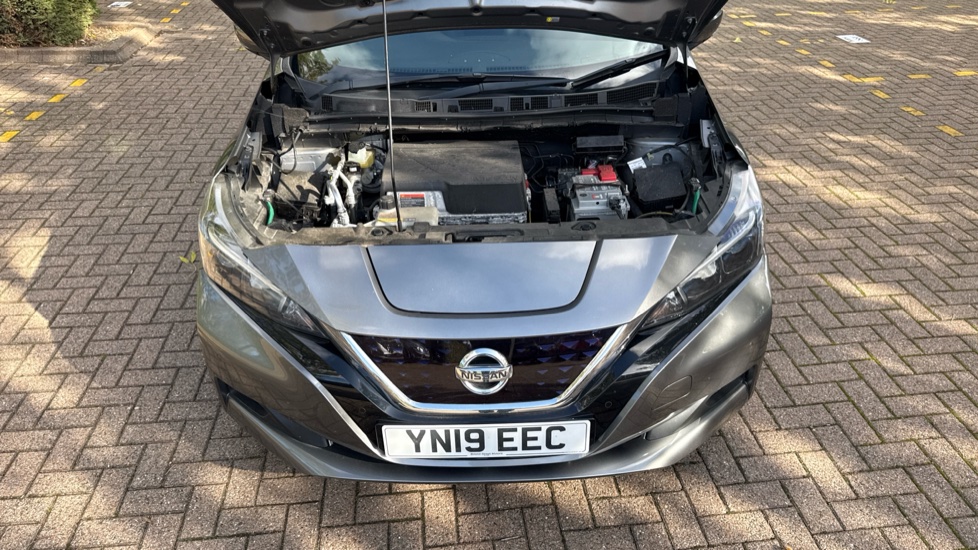 Nissan LEAF 110kW N-Connecta 40kWh 5dr Auto Electric Hatchback - Image 8