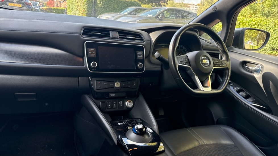 Nissan LEAF 110kW N-Connecta 40kWh 5dr Auto Electric Hatchback - Image 9
