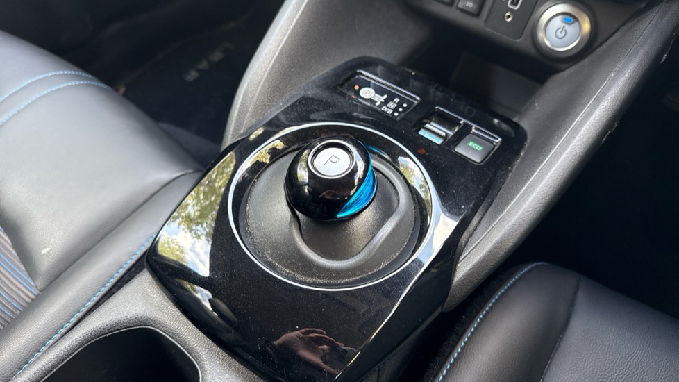 Nissan LEAF 110kW N-Connecta 40kWh 5dr Auto Electric Hatchback - Image 13
