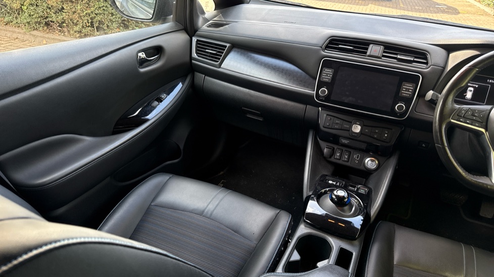 Nissan LEAF 110kW N-Connecta 40kWh 5dr Auto Electric Hatchback - Image 14