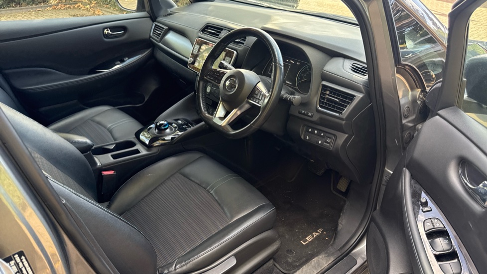 Nissan LEAF 110kW N-Connecta 40kWh 5dr Auto Electric Hatchback - Image 31