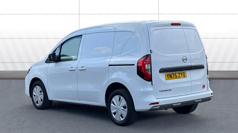 Nissan Townstar L1 Petrol 1.3 Tekna Van Auto [Safety] - Image 2