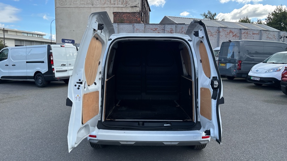 Nissan Townstar L1 Petrol 1.3 Tekna Van Auto [Safety] - Image 4
