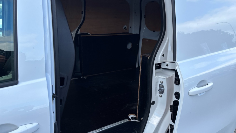 Nissan Townstar L1 Petrol 1.3 Tekna Van Auto [Safety] - Image 16