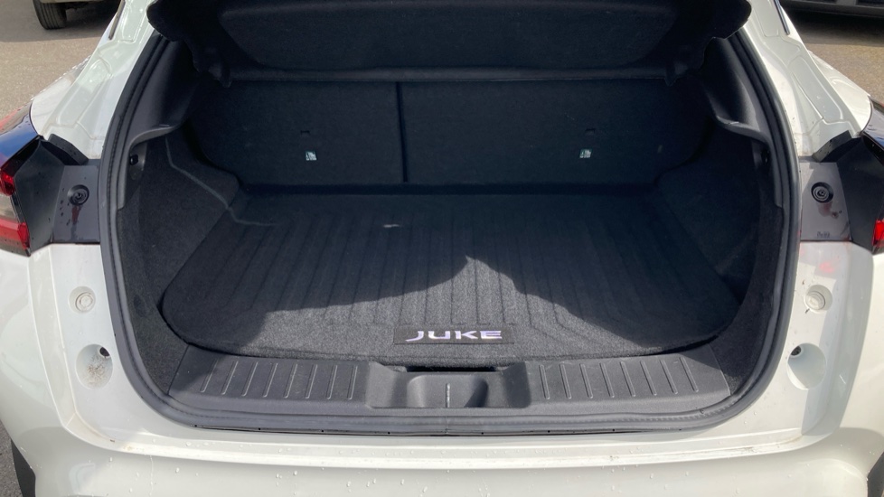 Nissan Juke 1.6 Hybrid Tekna 5dr Auto Hybrid Hatchback - Image 4