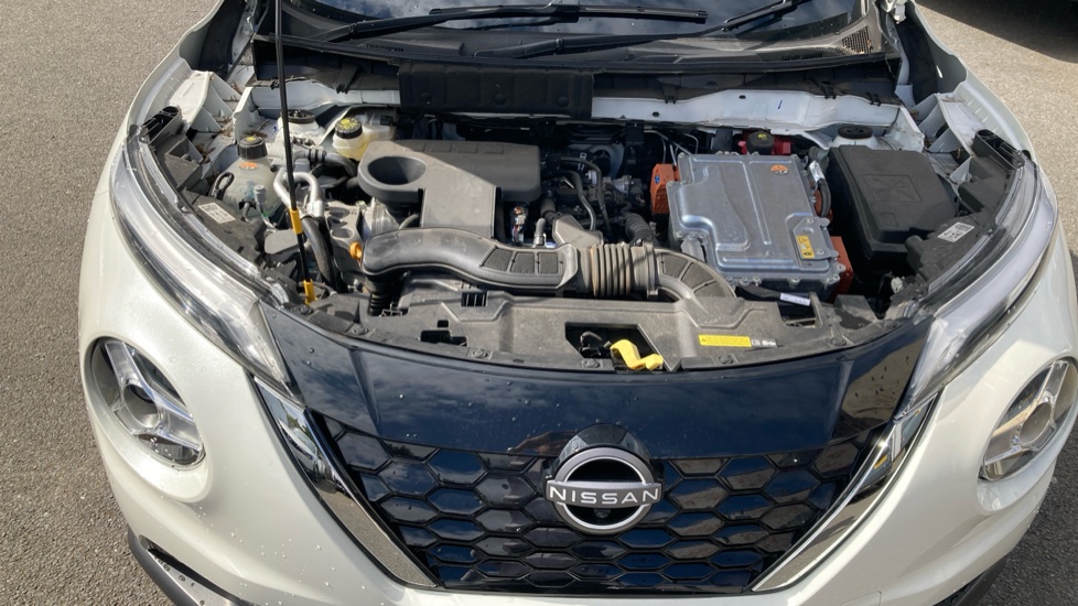 Nissan Juke 1.6 Hybrid Tekna 5dr Auto Hybrid Hatchback - Image 8