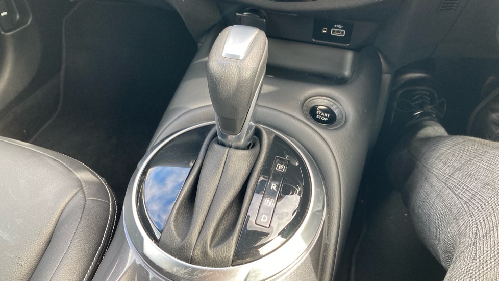 Nissan Juke 1.6 Hybrid Tekna 5dr Auto Hybrid Hatchback - Image 13