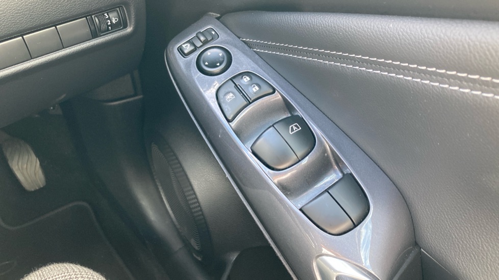 Nissan Juke 1.6 Hybrid Tekna 5dr Auto Hybrid Hatchback - Image 29