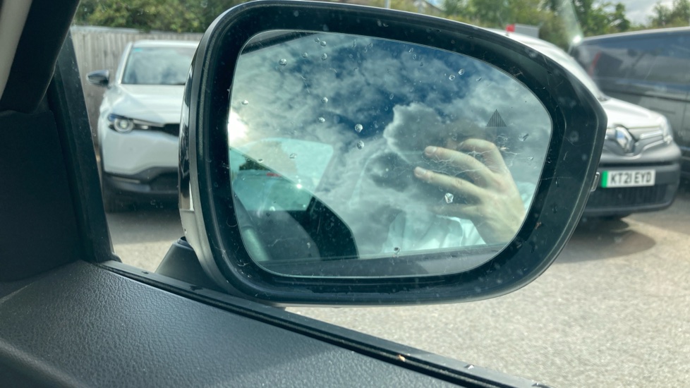 Nissan Juke 1.6 Hybrid Tekna 5dr Auto Hybrid Hatchback - Image 30