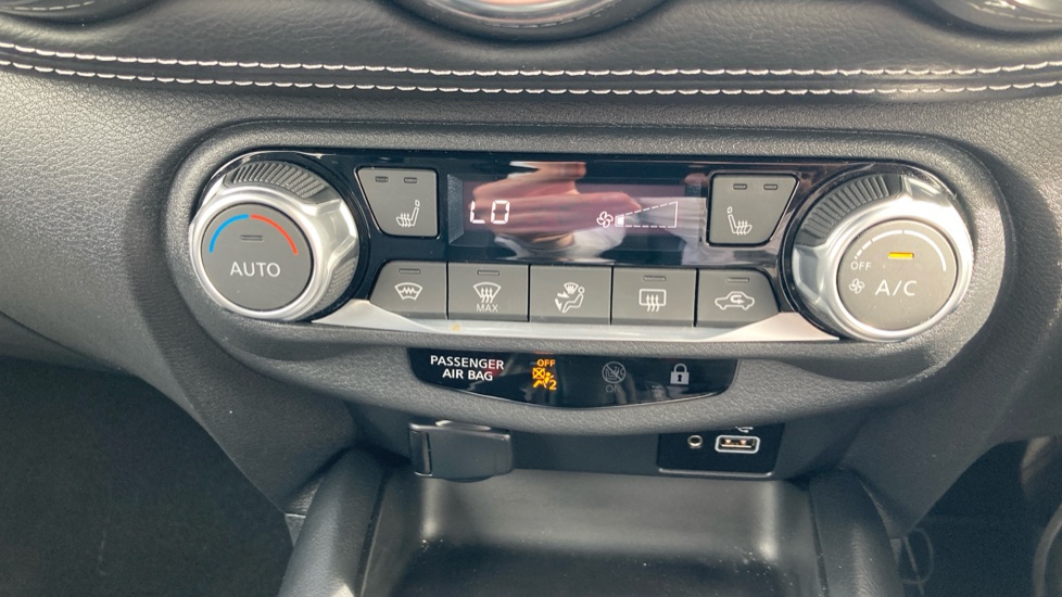Nissan Juke 1.6 Hybrid Tekna 5dr Auto Hybrid Hatchback - Image 32