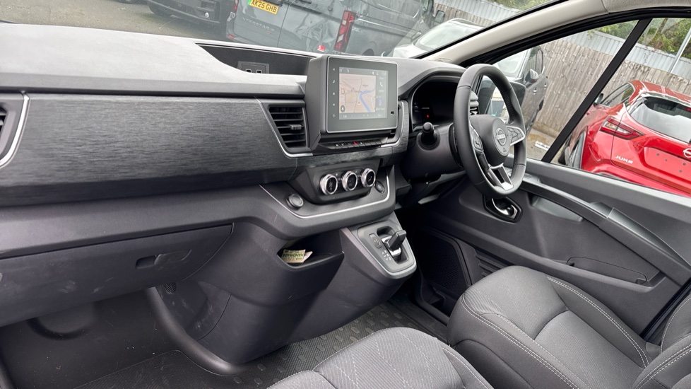 Nissan Primastar 30 L1 Diesel 2.0 dCi 170ps H1 Tekna Van Auto - Image 9