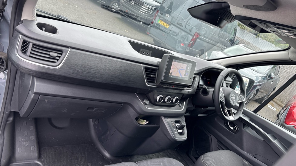 Nissan Primastar 30 L1 Diesel 2.0 dCi 170ps H1 Tekna Van Auto - Image 10