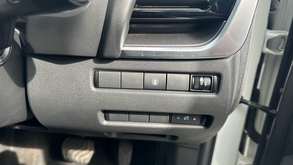 Nissan X-Trail 1.5 E-Power 204 N-Connecta [Sky Pack] 5dr Xtronic Hybrid Station Wagon - Image 32