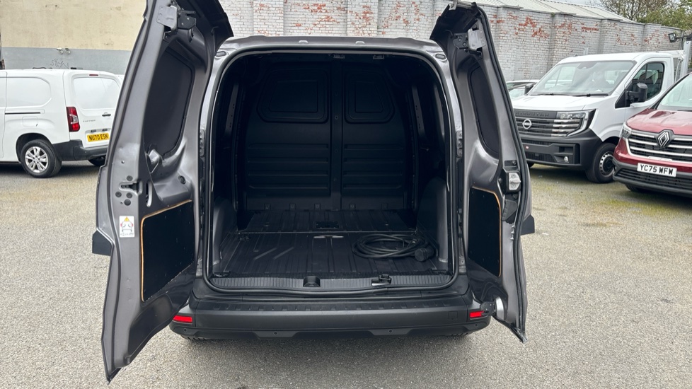 Renault Kangoo L1 E-Tech ML19 90kW 44kWh Advance Van Auto - Image 4