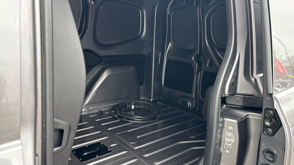 Renault Kangoo L1 E-Tech ML19 90kW 44kWh Advance Van Auto - Image 16