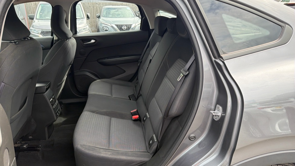 Renault Arkana 1.6 E-Tech FHEV 145 Evolution 5dr Auto Hybrid Estate - Image 16