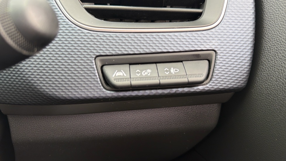 Renault Arkana 1.6 E-Tech FHEV 145 Evolution 5dr Auto Hybrid Estate - Image 30