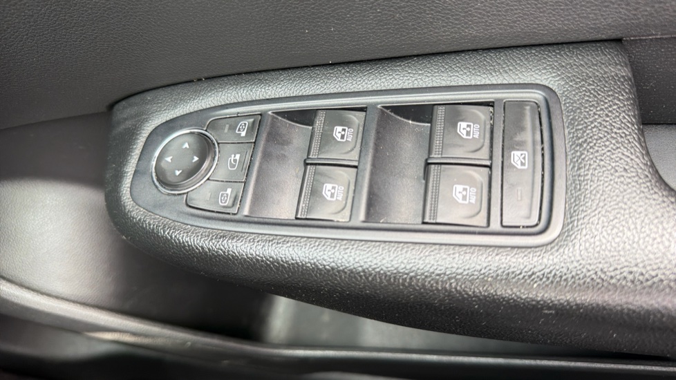 Renault Arkana 1.6 E-Tech FHEV 145 Evolution 5dr Auto Hybrid Estate - Image 31