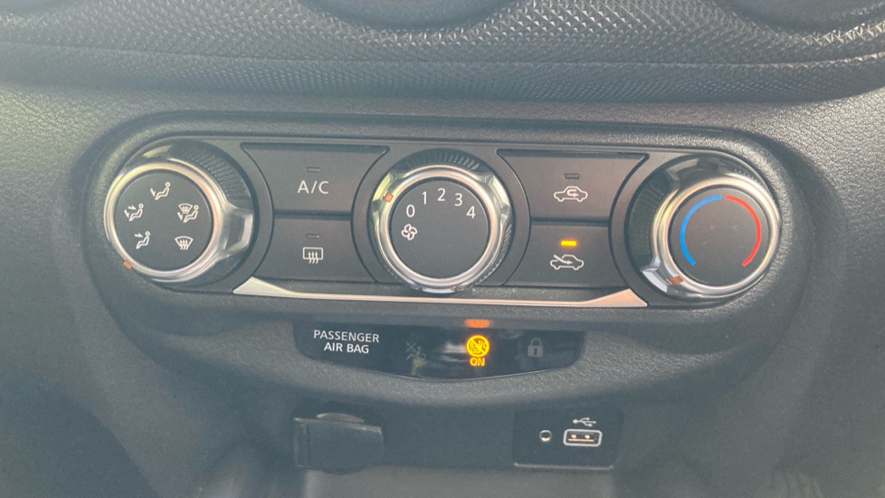 Nissan Juke 1.0 DiG-T 114 Acenta 5dr Petrol Hatchback - Image 29