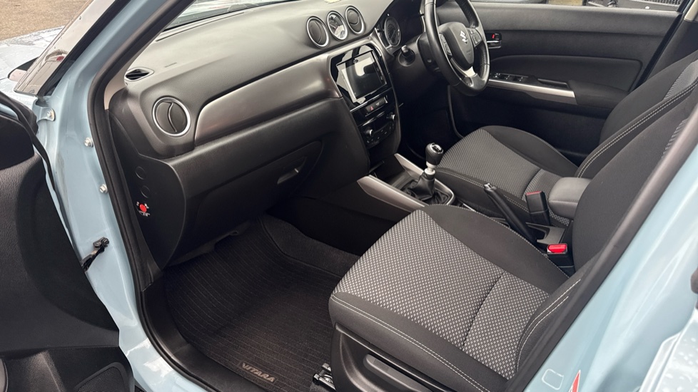 Suzuki Vitara 1.4 Boosterjet 48V Hybrid SZ-T 5dr Petrol Estate - Image 33