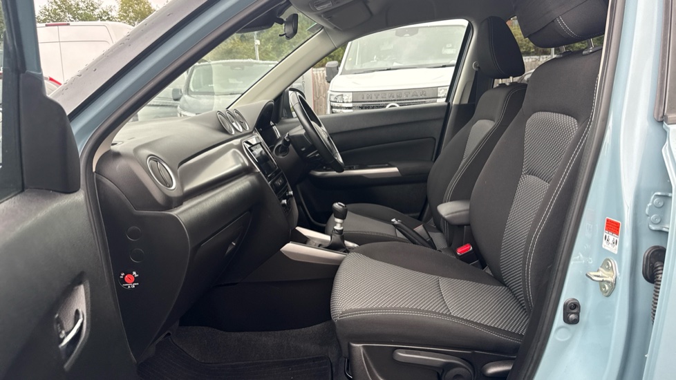 Suzuki Vitara 1.4 Boosterjet 48V Hybrid SZ-T 5dr Petrol Estate - Image 34