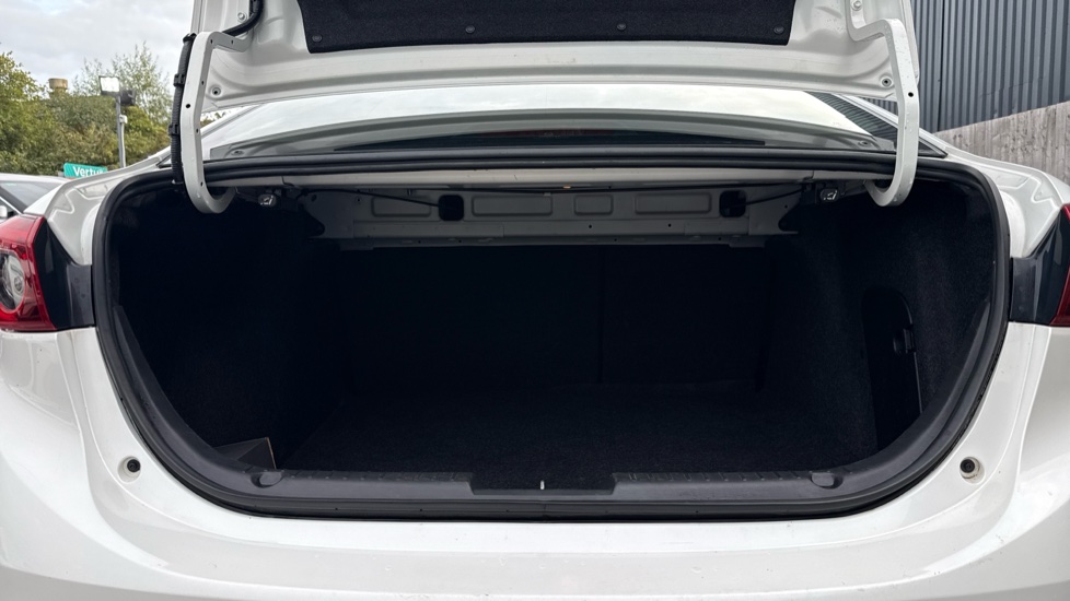 Mazda 3 2.2d SE-L Nav 4dr Diesel Saloon - Image 4