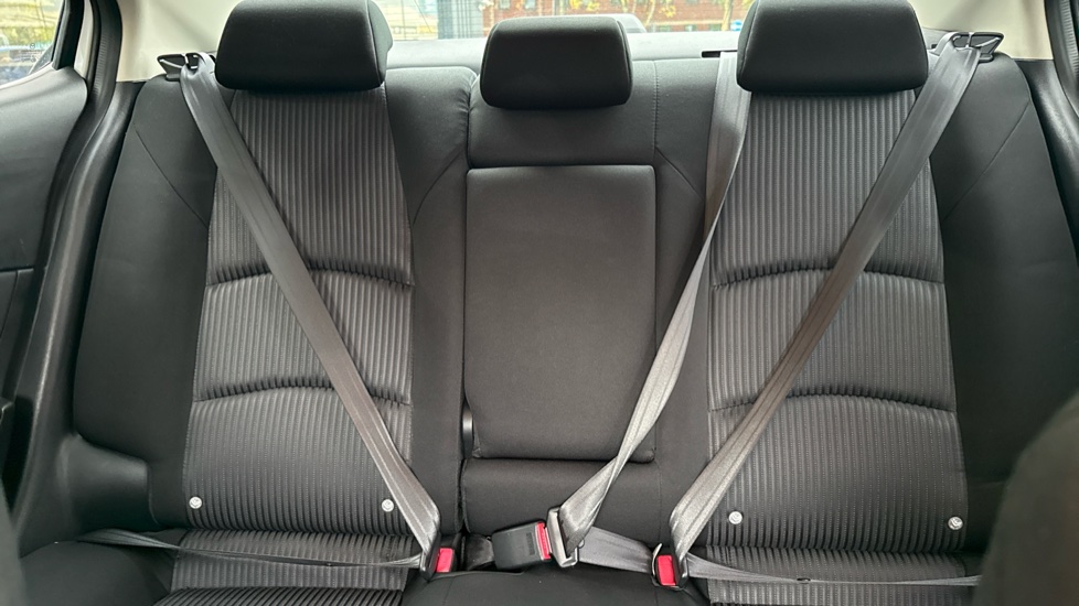 Mazda 3 2.2d SE-L Nav 4dr Diesel Saloon - Image 15