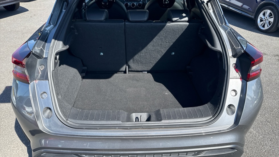 Nissan Juke 1.6 Hybrid Tekna 5dr Auto Hybrid Hatchback - Image 4