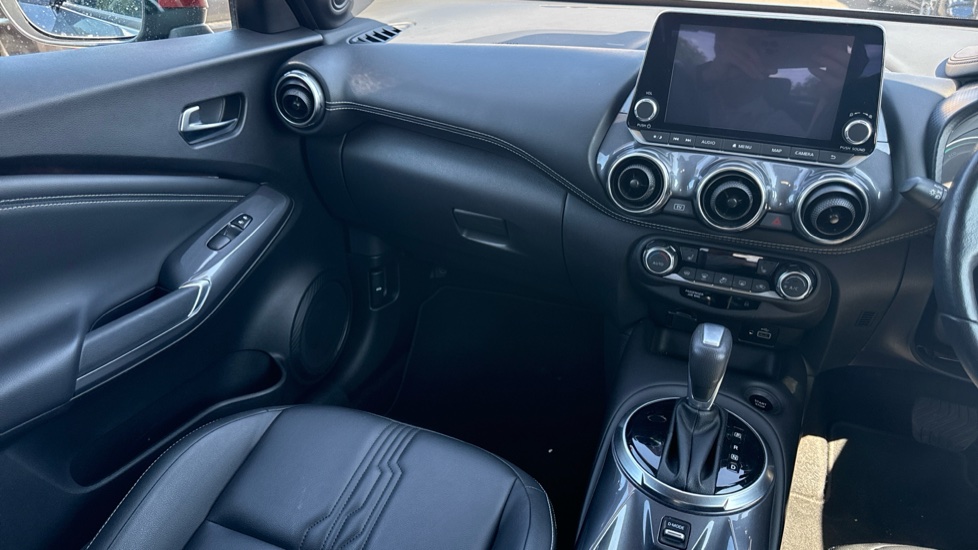 Nissan Juke 1.6 Hybrid Tekna 5dr Auto Hybrid Hatchback - Image 14