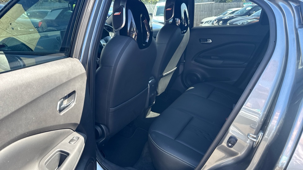 Nissan Juke 1.6 Hybrid Tekna 5dr Auto Hybrid Hatchback - Image 16