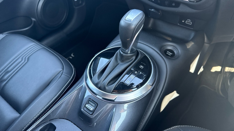 Nissan Juke 1.6 Hybrid Tekna 5dr Auto Hybrid Hatchback - Image 22