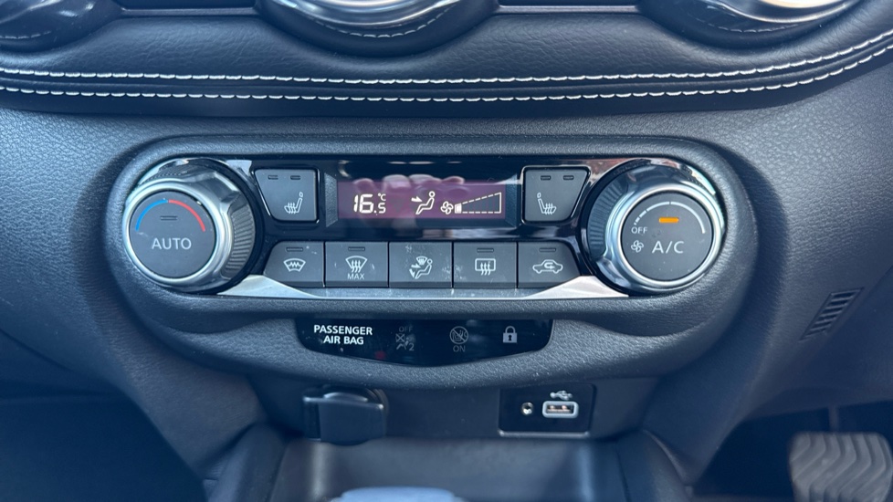 Nissan Juke 1.6 Hybrid Tekna 5dr Auto Hybrid Hatchback - Image 24