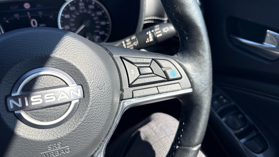 Nissan Juke 1.6 Hybrid Tekna 5dr Auto Hybrid Hatchback - Image 28