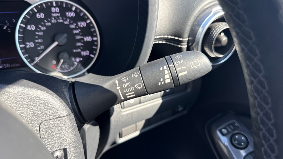 Nissan Juke 1.6 Hybrid Tekna 5dr Auto Hybrid Hatchback - Image 30