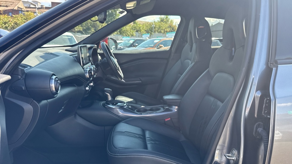 Nissan Juke 1.6 Hybrid Tekna 5dr Auto Hybrid Hatchback - Image 35