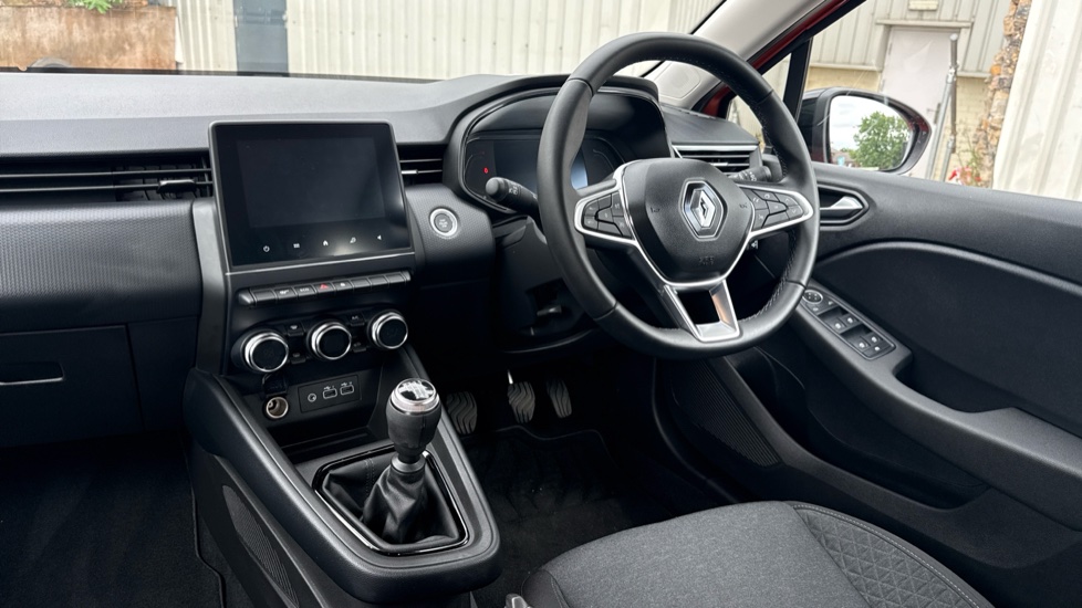 Renault Clio 1.0 TCe 90 Evolution 5dr Petrol Hatchback - Image 9