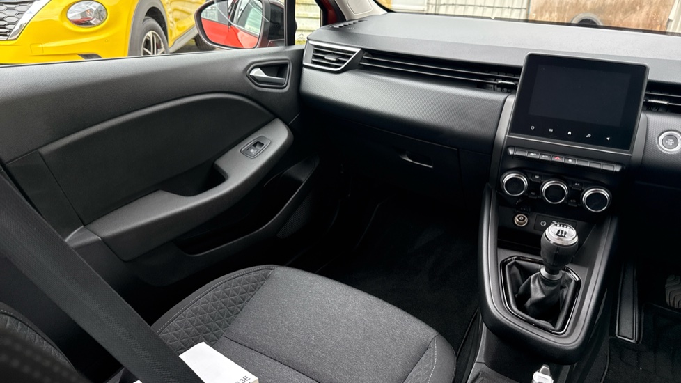 Renault Clio 1.0 TCe 90 Evolution 5dr Petrol Hatchback - Image 14