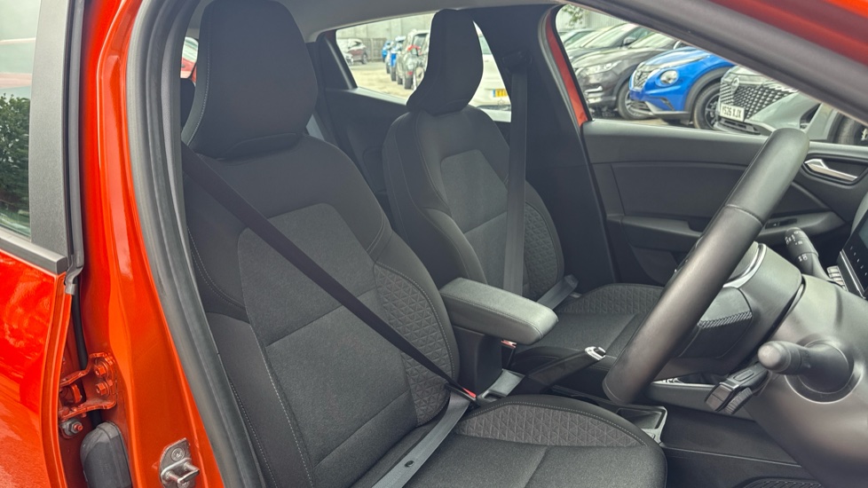 Renault Clio 1.0 TCe 90 Evolution 5dr Petrol Hatchback - Image 35