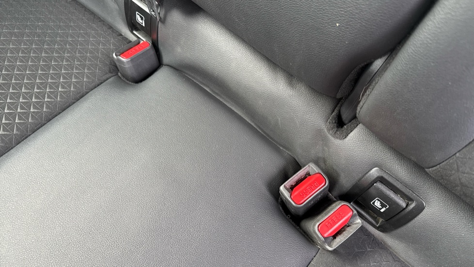 Nissan Juke 1.0 DiG-T N-Connecta 5dr Petrol Hatchback - Image 17