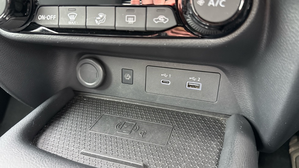 Nissan Juke 1.0 DiG-T N-Connecta 5dr Petrol Hatchback - Image 27