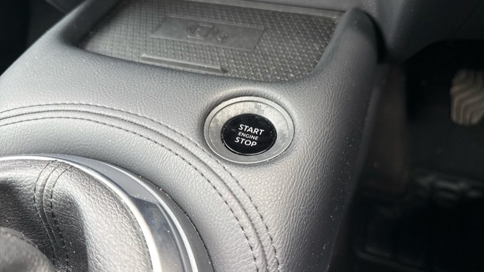 Nissan Juke 1.0 DiG-T N-Connecta 5dr Petrol Hatchback - Image 29
