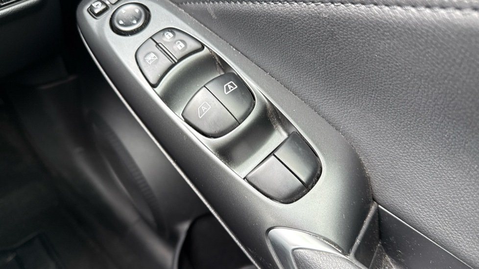 Nissan Juke 1.0 DiG-T N-Connecta 5dr Petrol Hatchback - Image 33