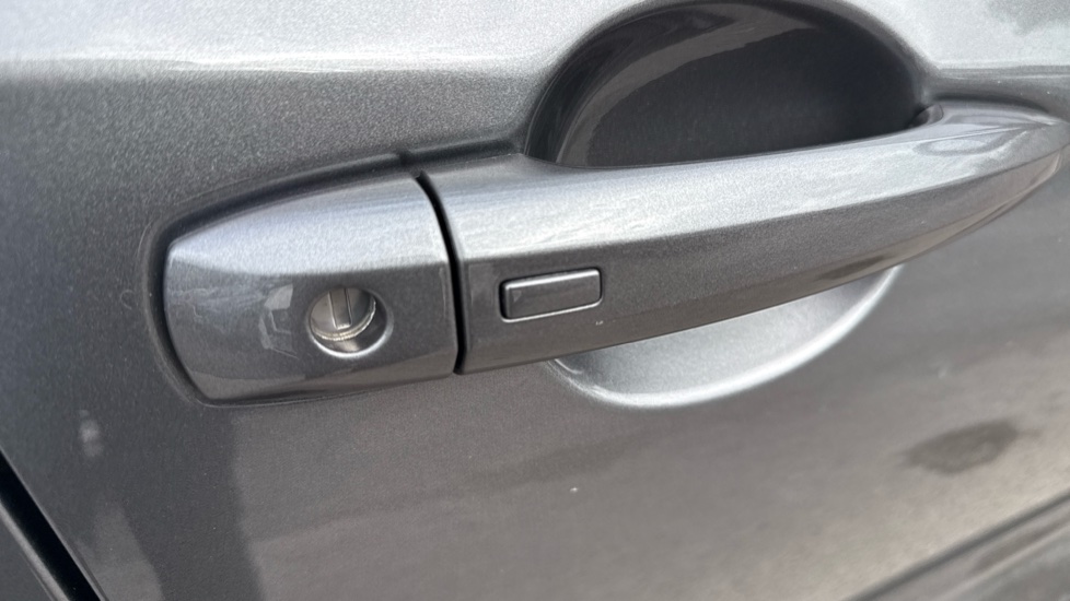 Nissan Juke 1.0 DiG-T N-Connecta 5dr Petrol Hatchback - Image 39