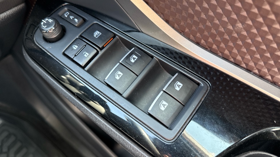 Toyota C-HR 1.8 Hybrid Excel 5dr CVT Hybrid Hatchback - Image 30