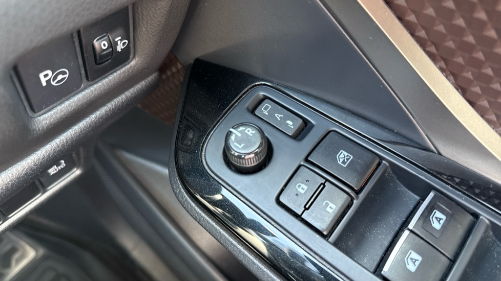 Toyota C-HR 1.8 Hybrid Excel 5dr CVT Hybrid Hatchback - Image 31