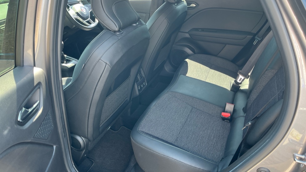 Renault Captur 1.0 TCE 90 Rive Gauche 5dr Petrol Hatchback - Image 16