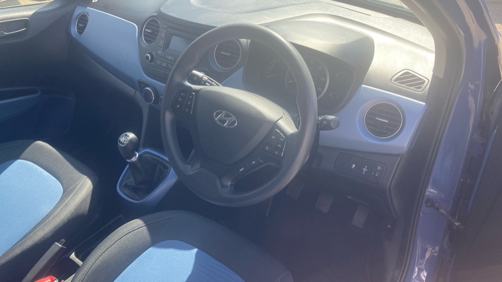 Hyundai i10 1.0 SE 5dr Petrol Hatchback - Image 11