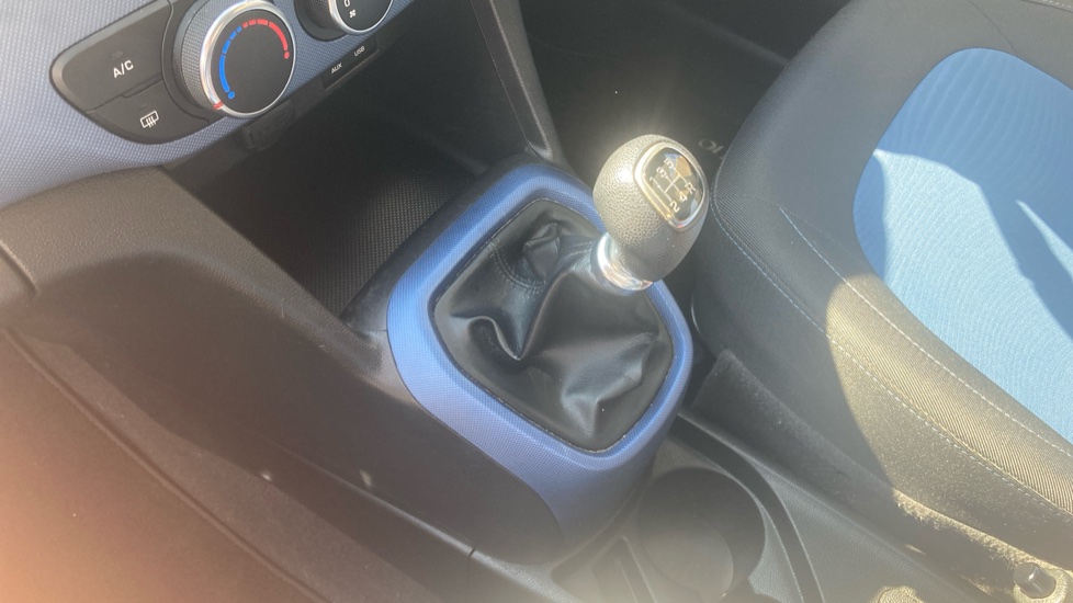 Hyundai i10 1.0 SE 5dr Petrol Hatchback - Image 13