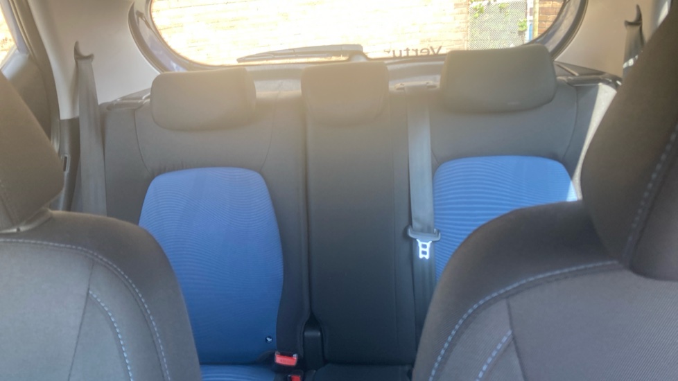 Hyundai i10 1.0 SE 5dr Petrol Hatchback - Image 15